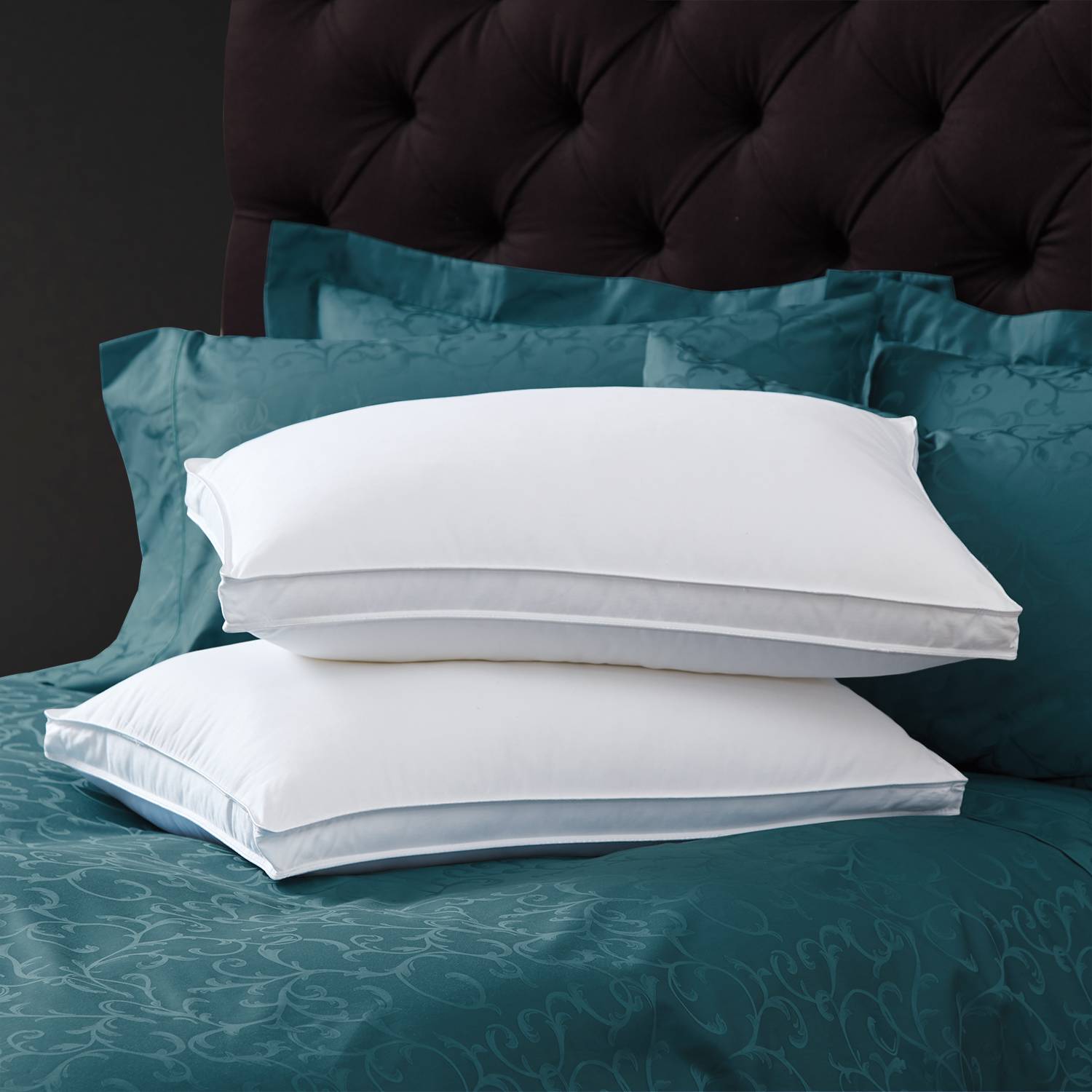 Cuddledown 700 Fill Power White Duck Down Gusseted Pillow